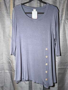 Jenny Boston Boutique Moa Collection Gray 3/4 Sleeve Asymmetric Side Button Top